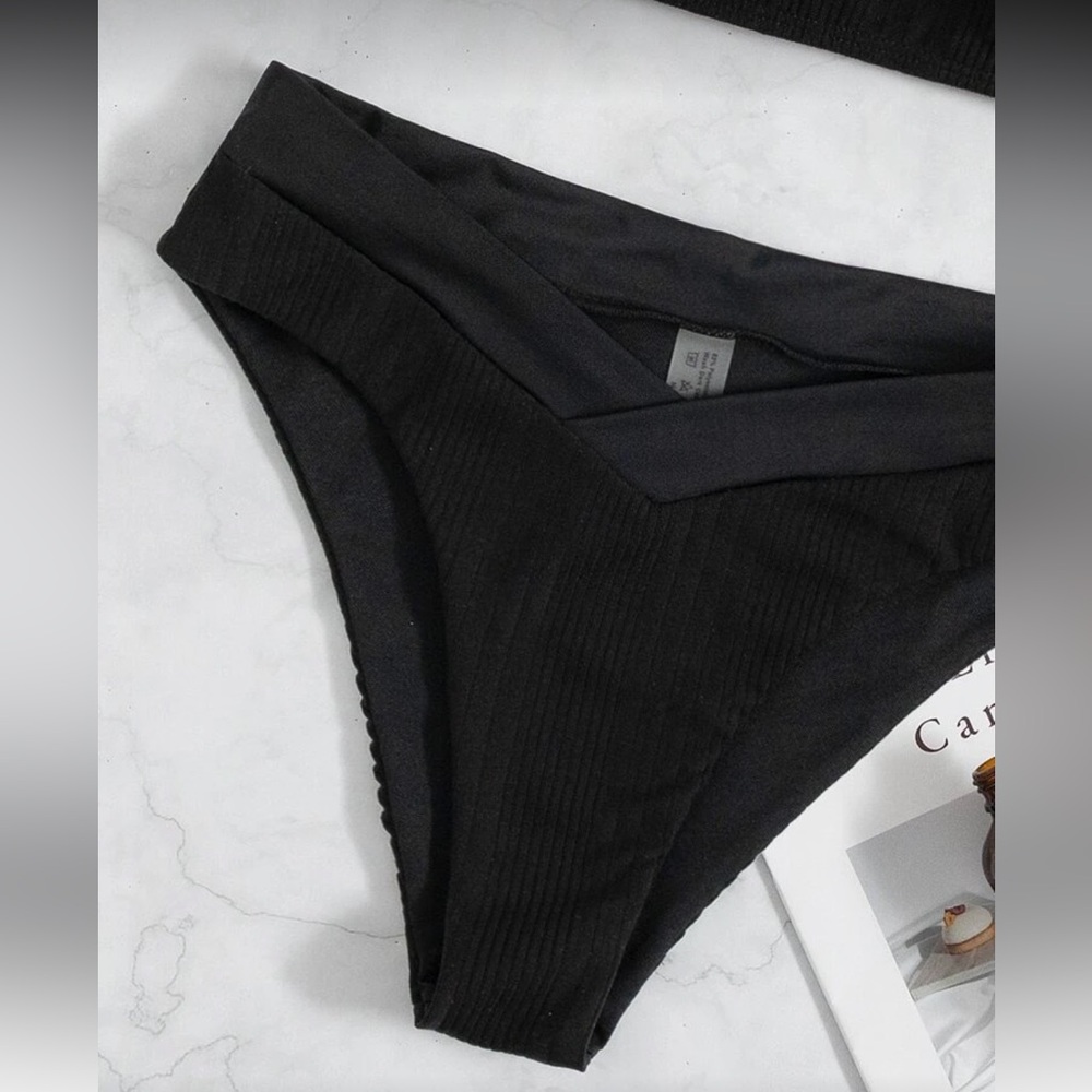 Black Bikini Set - Picture 4 of 4